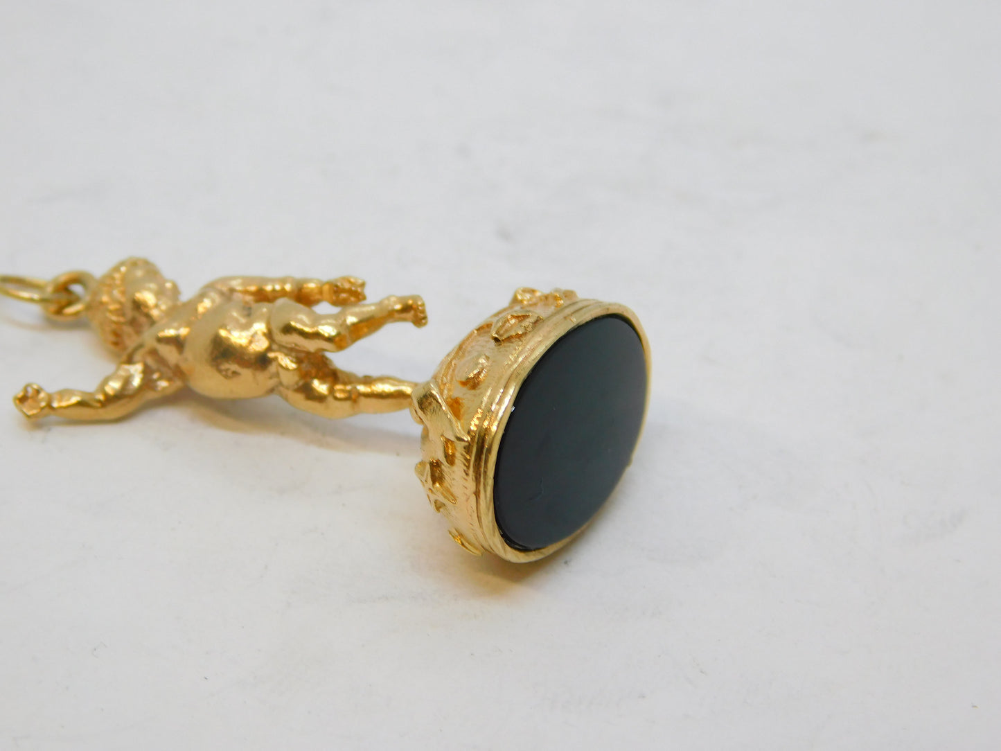 9ct Yellow Gold Large Winged Cherub Onyx Set Fob Pendant Vintage 1974 London