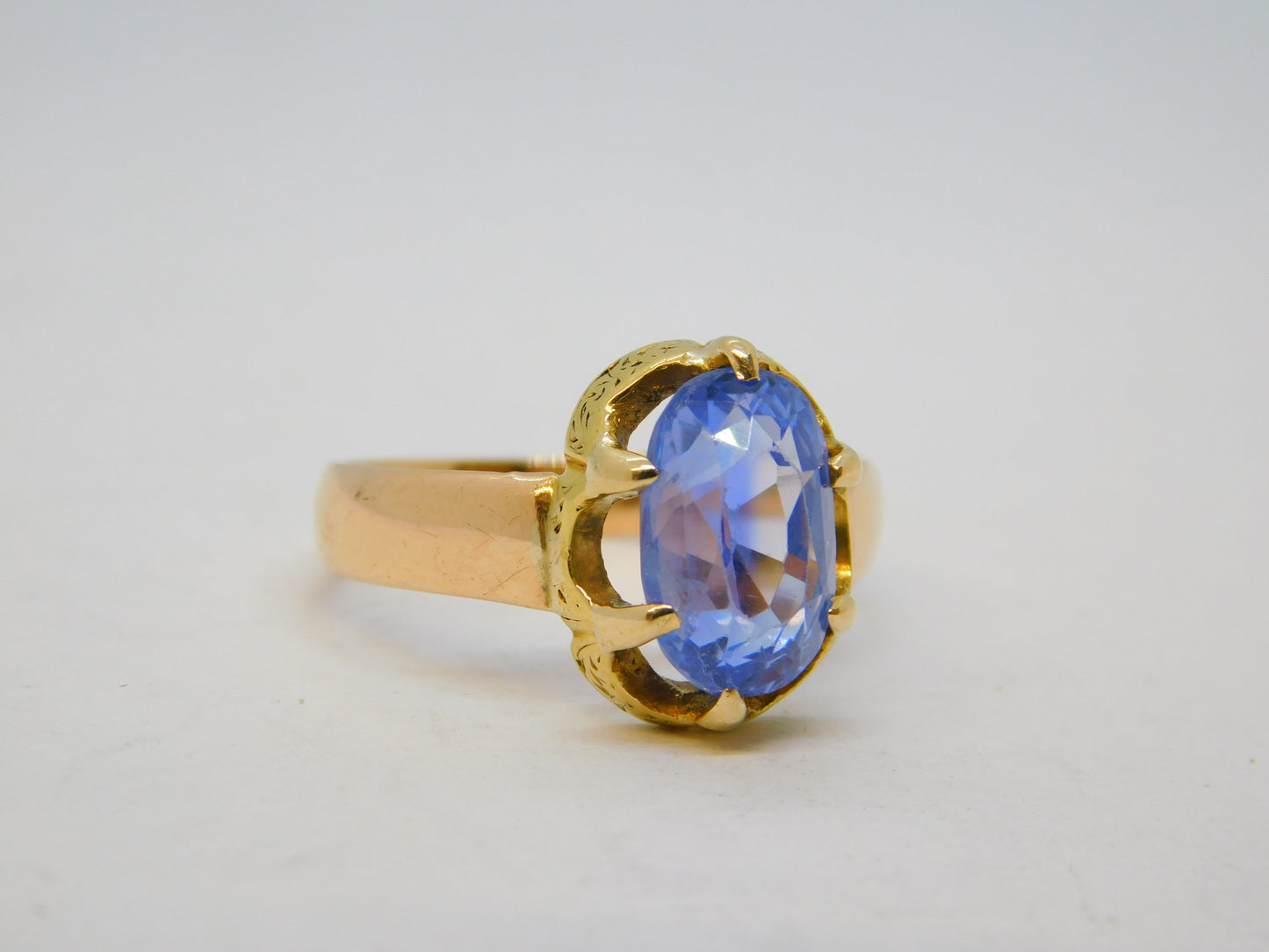 19th Century 18ct Gold Set 2.5ct Oval Cut Ceylon Sapphire Ring Antique c1860