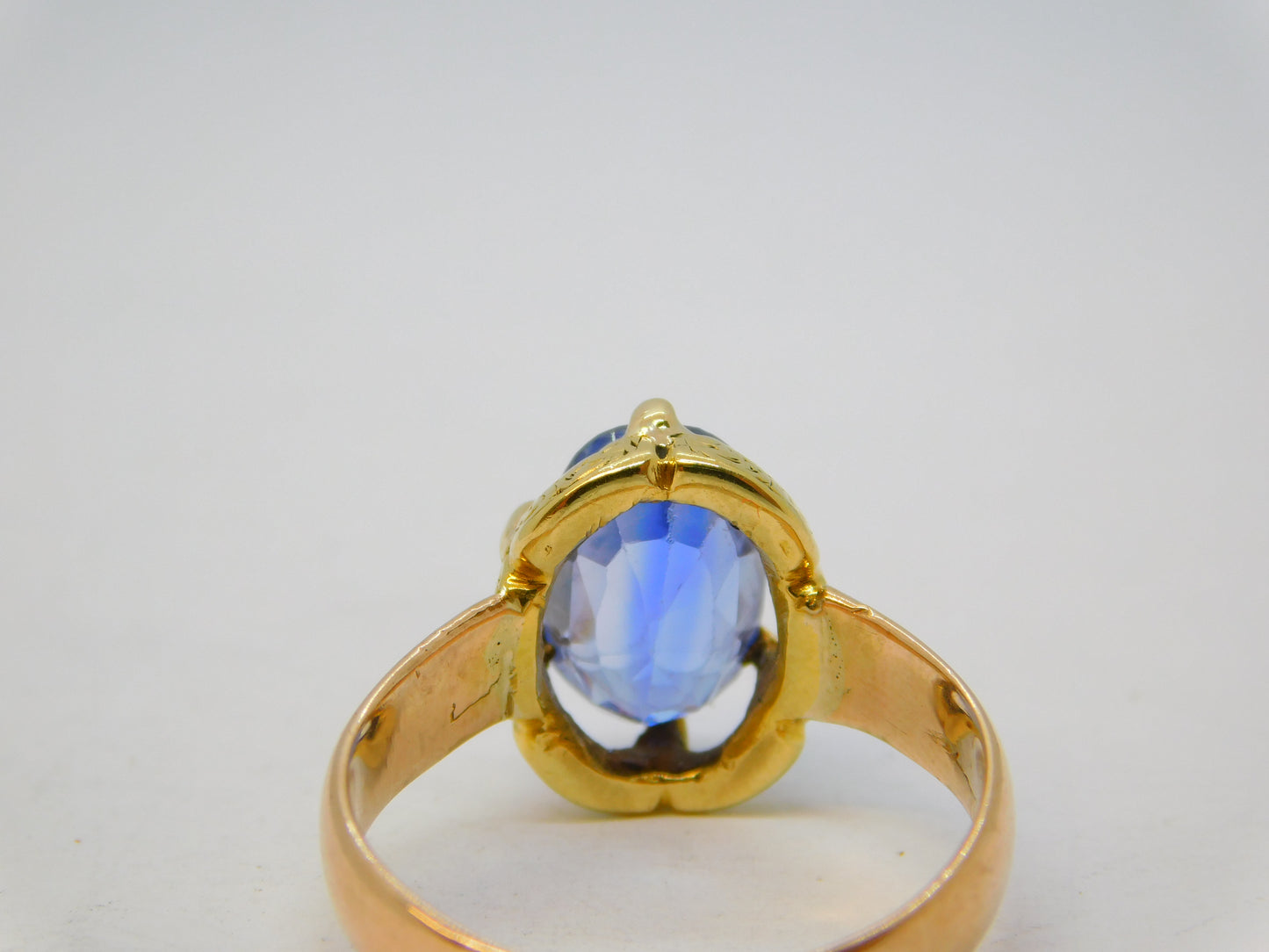 19th Century 18ct Gold Set 2.5ct Oval Cut Ceylon Sapphire Ring Antique c1860