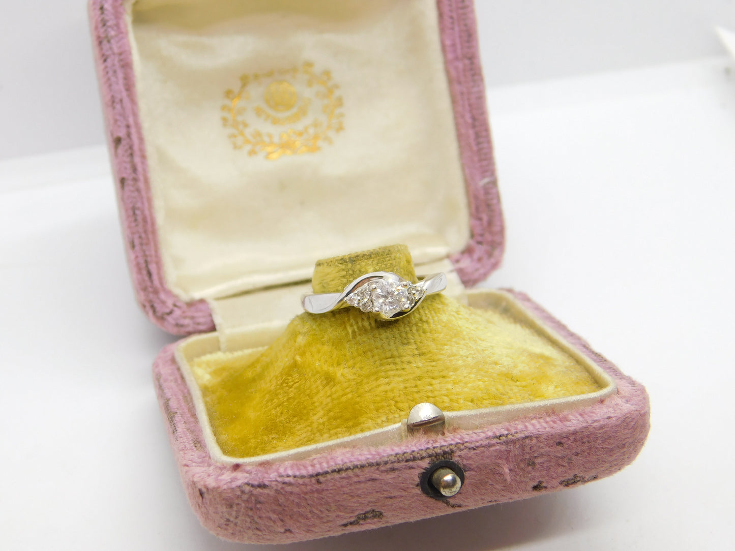 18ct White Gold & 0.4ct Diamond Crossover Ring Vintage c1970 Size K 1/2 UK