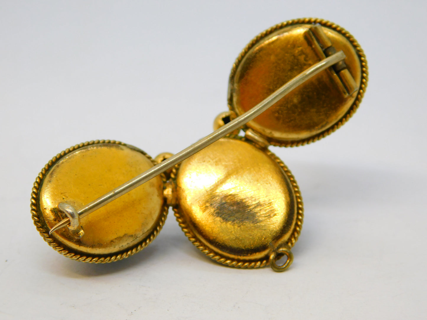 Grand Tour George IV Yellow Metal, Carved Lava, Pearl Brooch Antique c1830