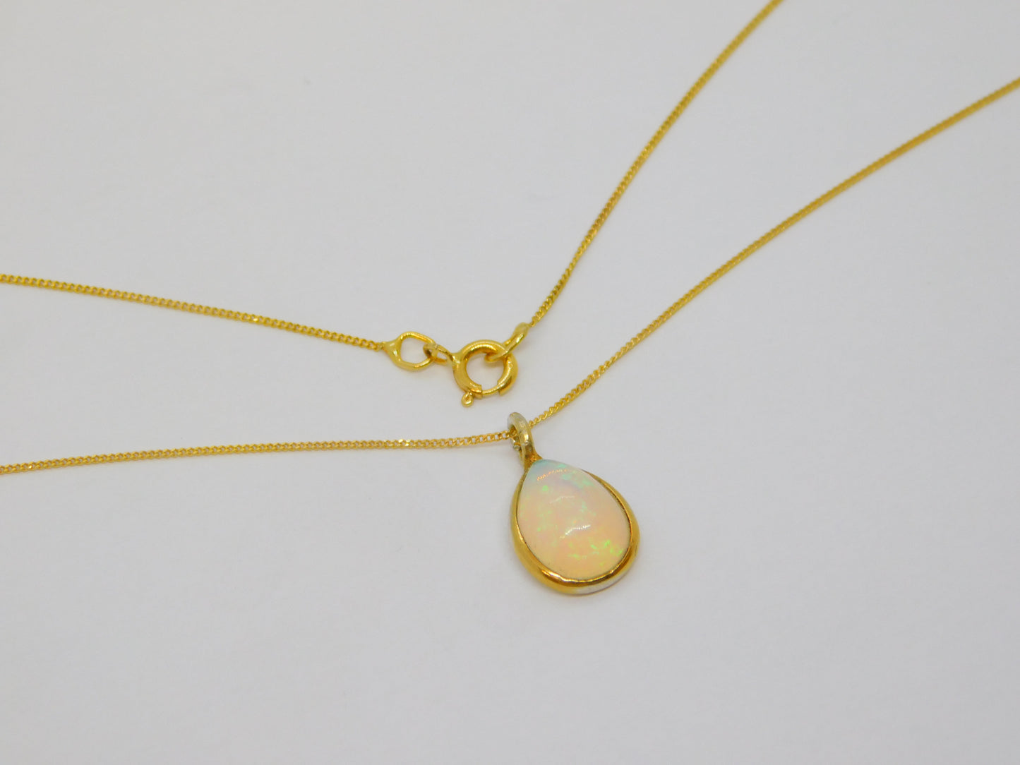 14ct Yellow Gold & Gilt Set Cabochon Opal Pendant Necklace Vintage c1970