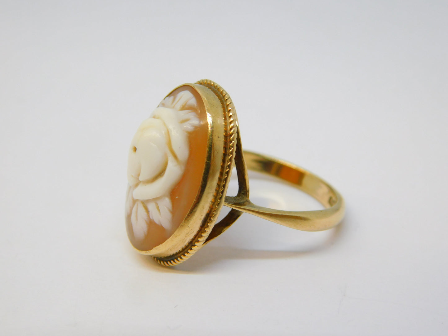 9ct Yellow Gold Carved Floral Shell Cameo Dress Ring Vintage 1970 Birmingham