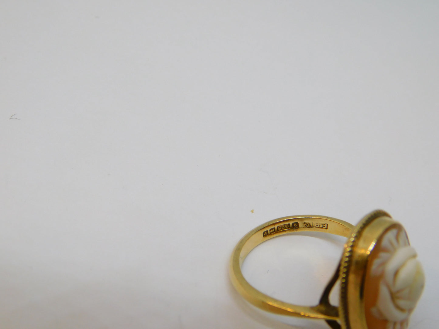 9ct Yellow Gold Carved Floral Shell Cameo Dress Ring Vintage 1970 Birmingham