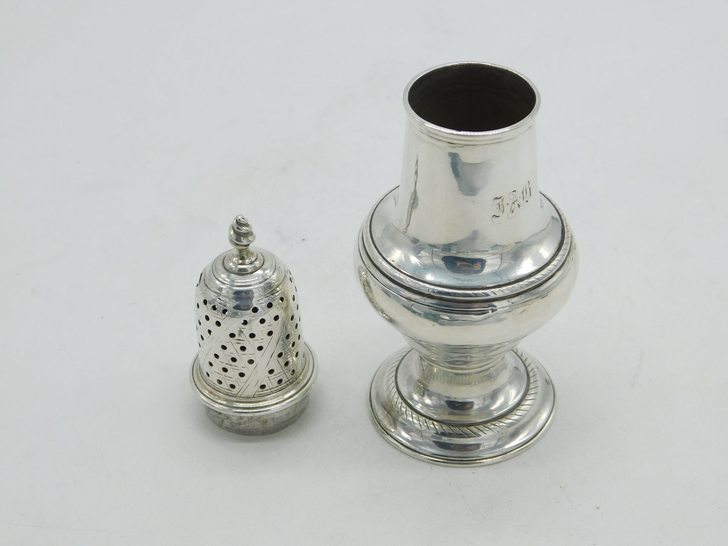 George III Sterling Silver Baluster Muffineer Sugar Caster Antique 1776 London