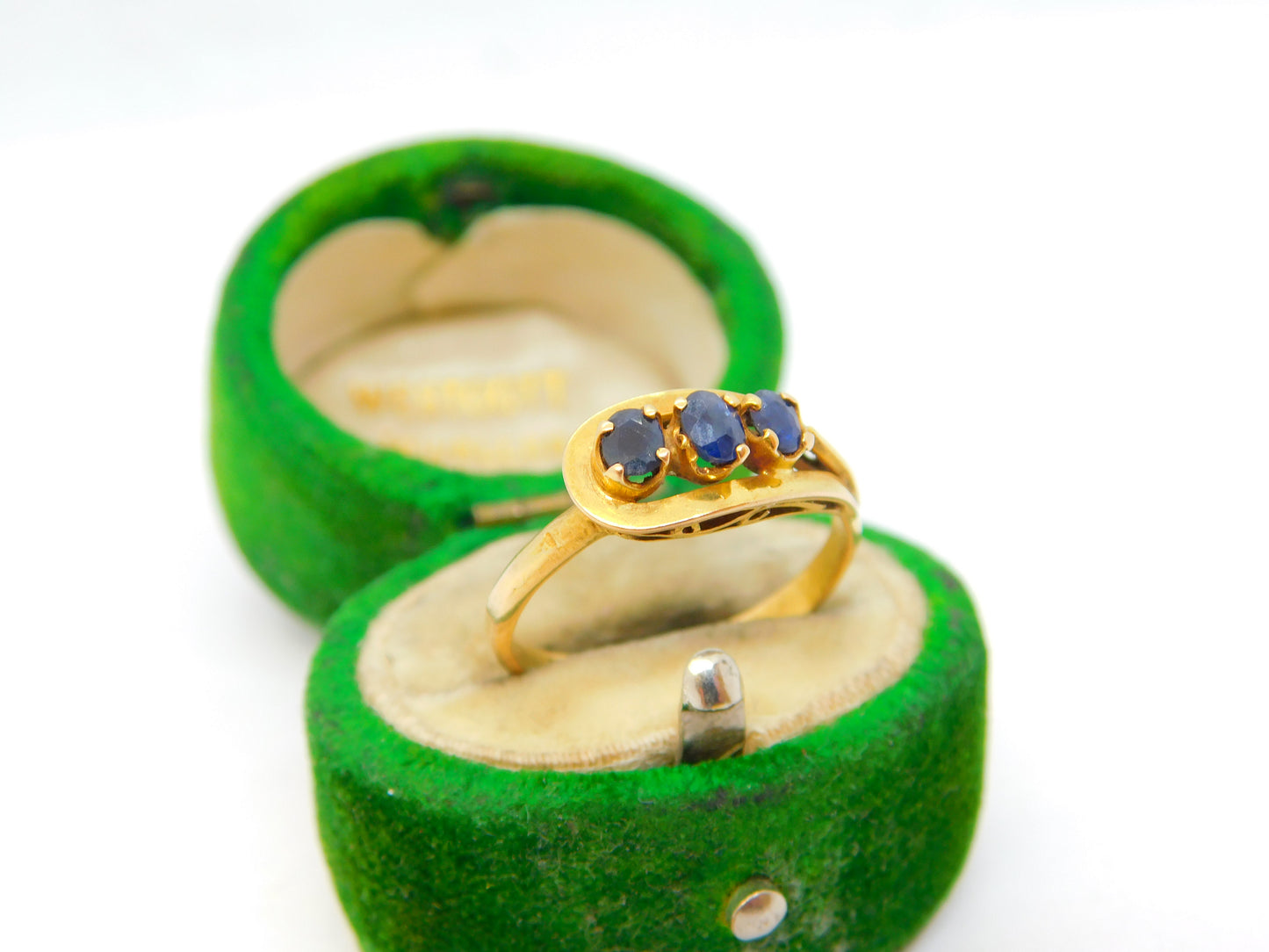 Victorian 18ct Yellow Gold & Graduating Sapphire Band Ring Antique c1900