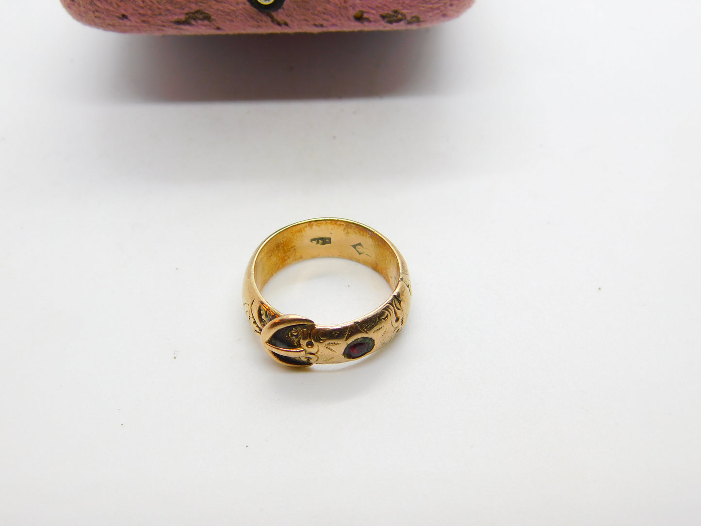 Victorian 9ct Yellow Gold & Garnet Set Buckle Ring Antique c1890