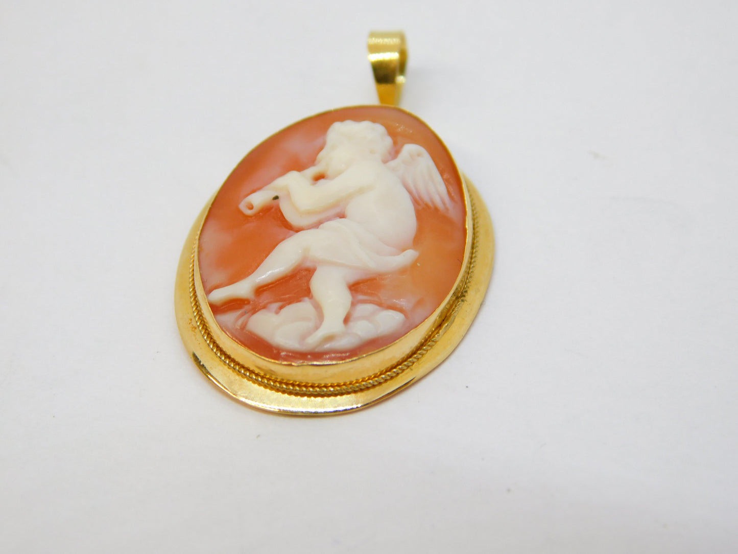 18ct Yellow Gold Mounted Putti Cherub Shell Cameo Pendant Vintage c1970
