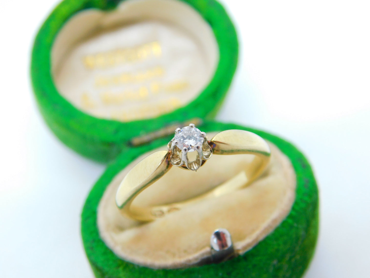 14ct Yellow Gold 0.1ct Diamond Cushion Cut Solitaire Ring Vintage c1970