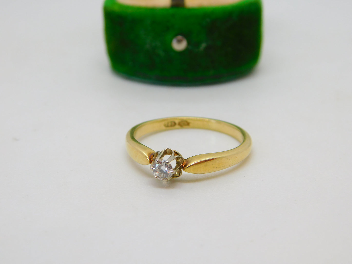 14ct Yellow Gold 0.1ct Diamond Cushion Cut Solitaire Ring Vintage c1970