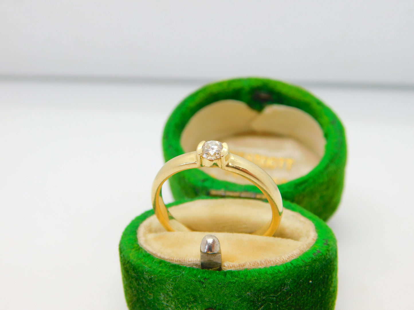 14ct Yellow Gold 0.1ct Cushion Cut Diamond Solitaire Ring Vintage c1970