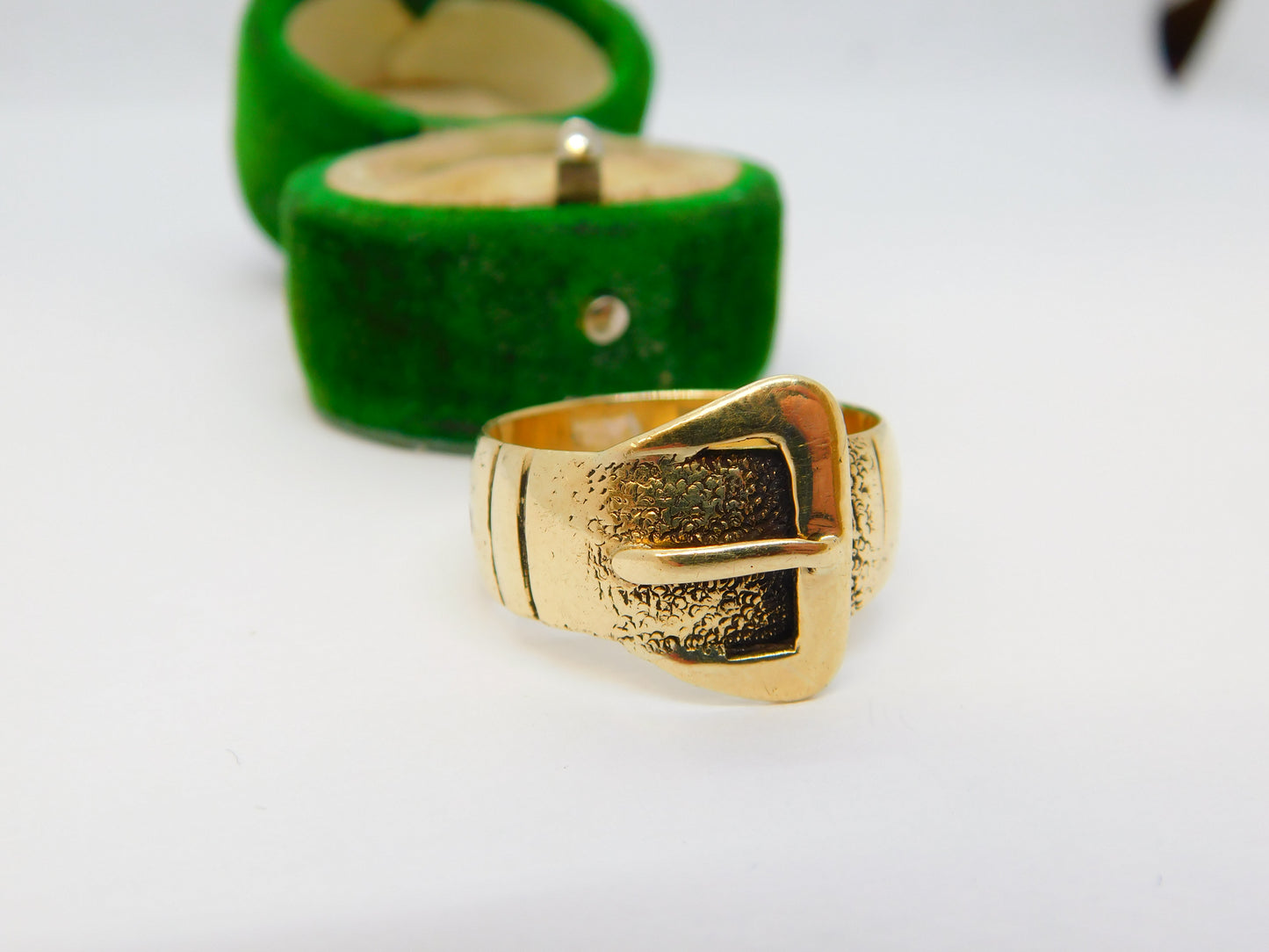 9ct Yellow Gold Chunky Buckle Sweetheart Ring Vintage 1973 Birmingham