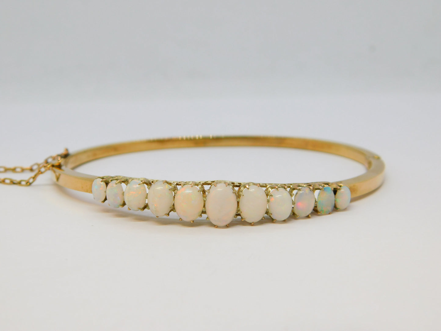 Victorian 15ct Yellow Gold Graduating Australian Opal Bangle Antique c1890
