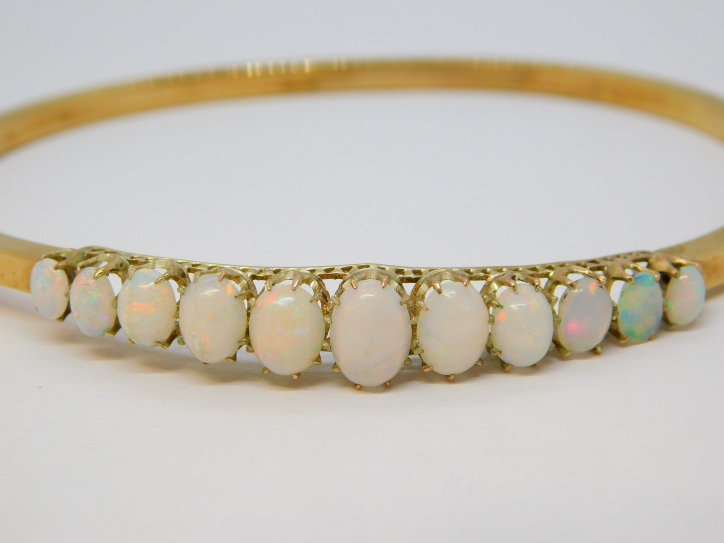 Victorian 15ct Yellow Gold Graduating Australian Opal Bangle Antique c1890