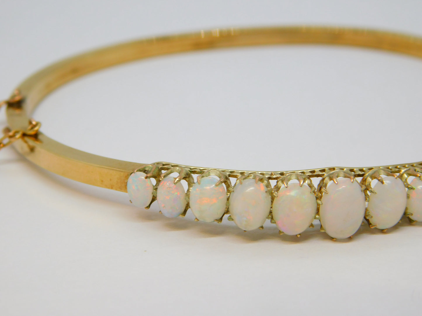 Victorian 15ct Yellow Gold Graduating Australian Opal Bangle Antique c1890