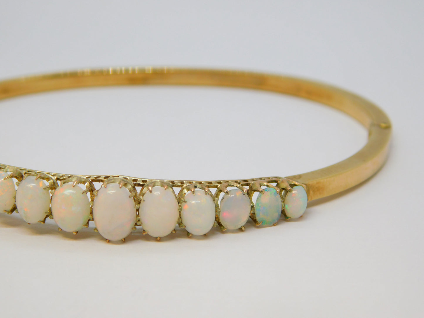 Victorian 15ct Yellow Gold Graduating Australian Opal Bangle Antique c1890