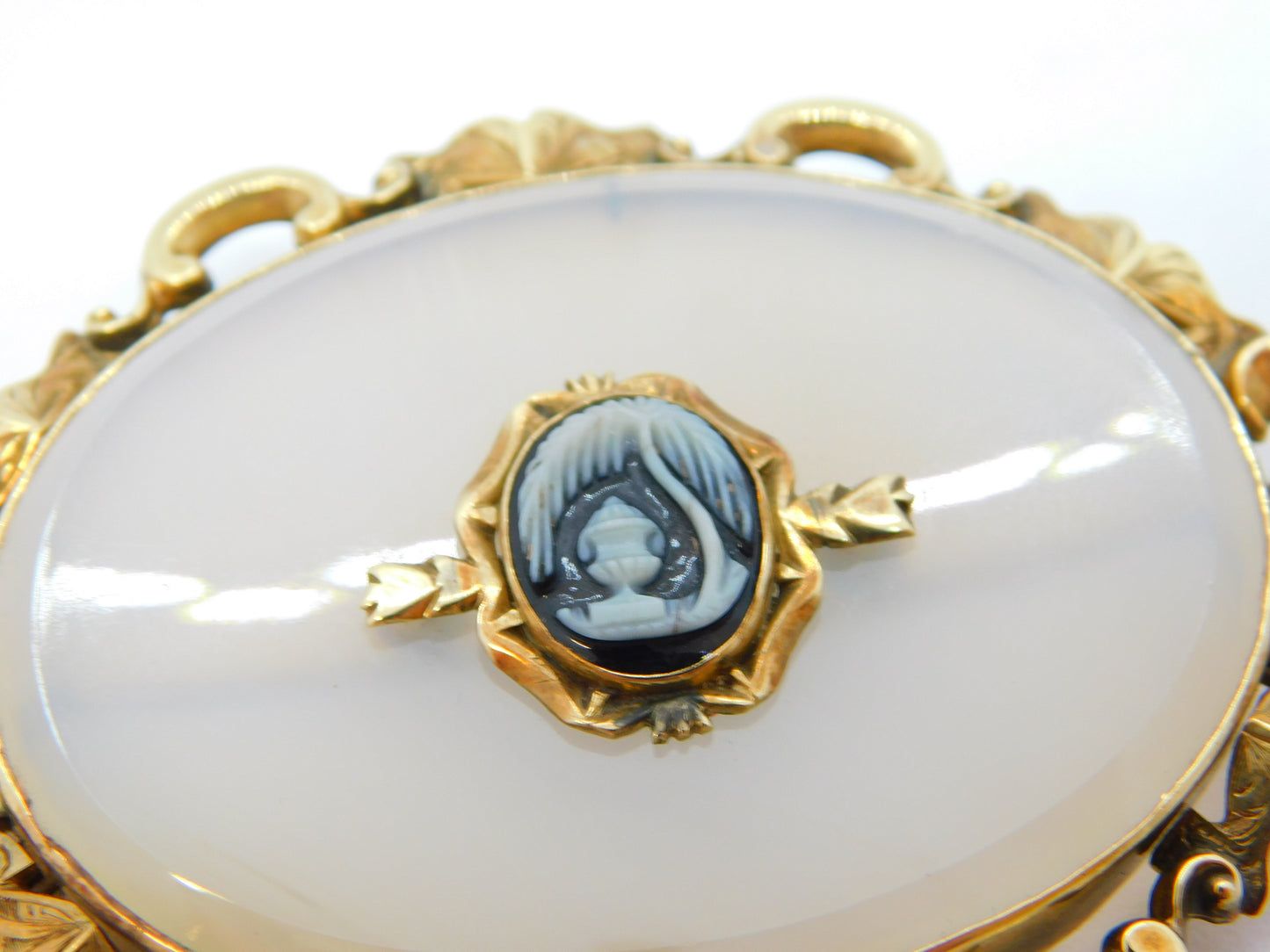 Victorian 15ct Gold, Chalcedony Agate & Hardstone Urn Mourning Brooch Antique c1860