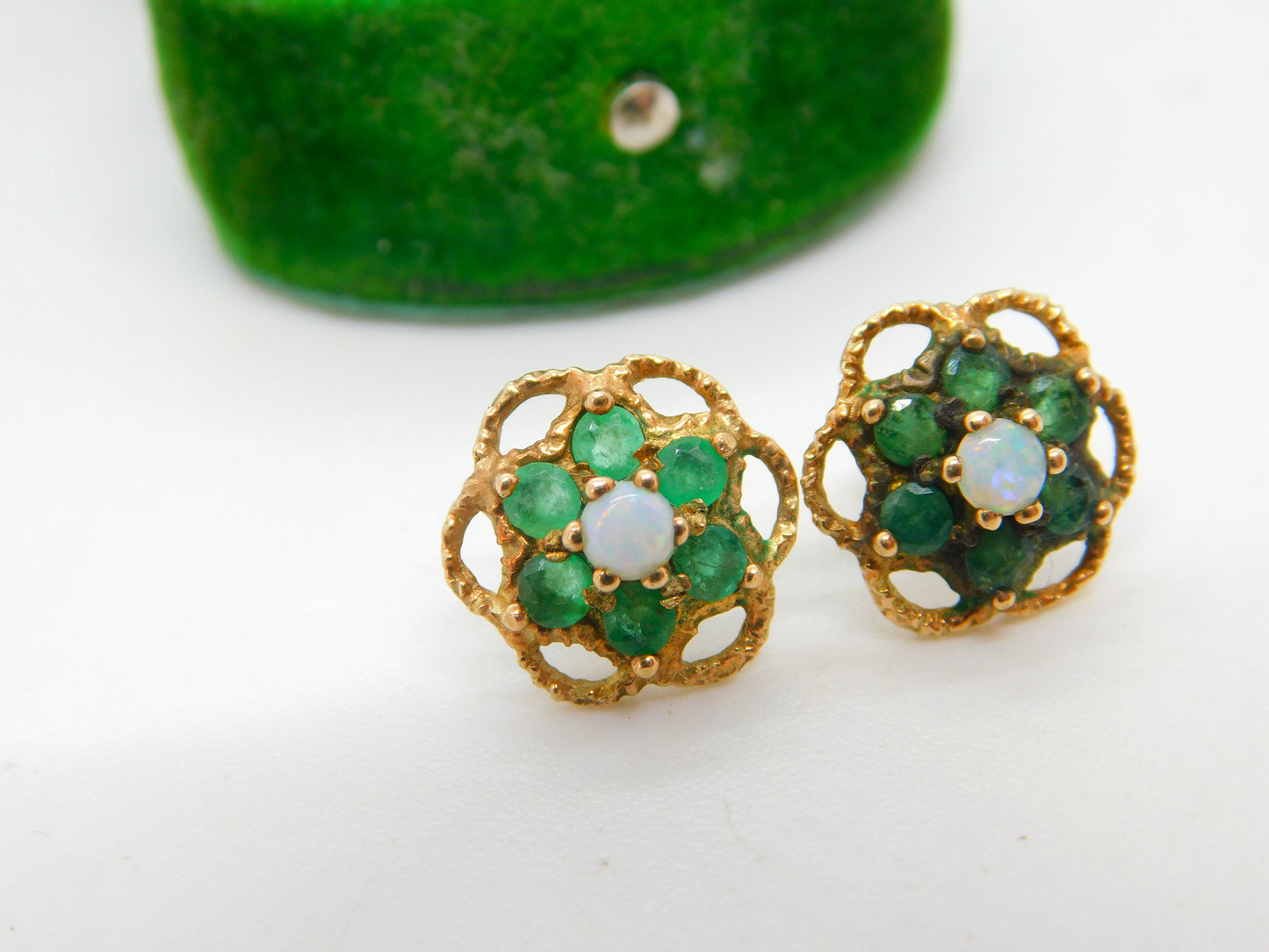 9ct Yellow Gold Emerald & Central Opal Floral Cluster Stud Earrings Vintage