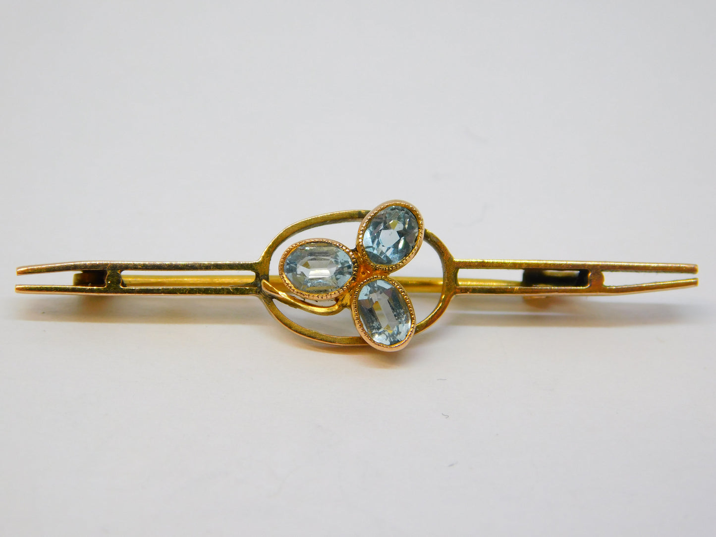 Victorian 15ct Yellow Gold & Aquamarine Floral Sweetheart Brooch Antique c1890