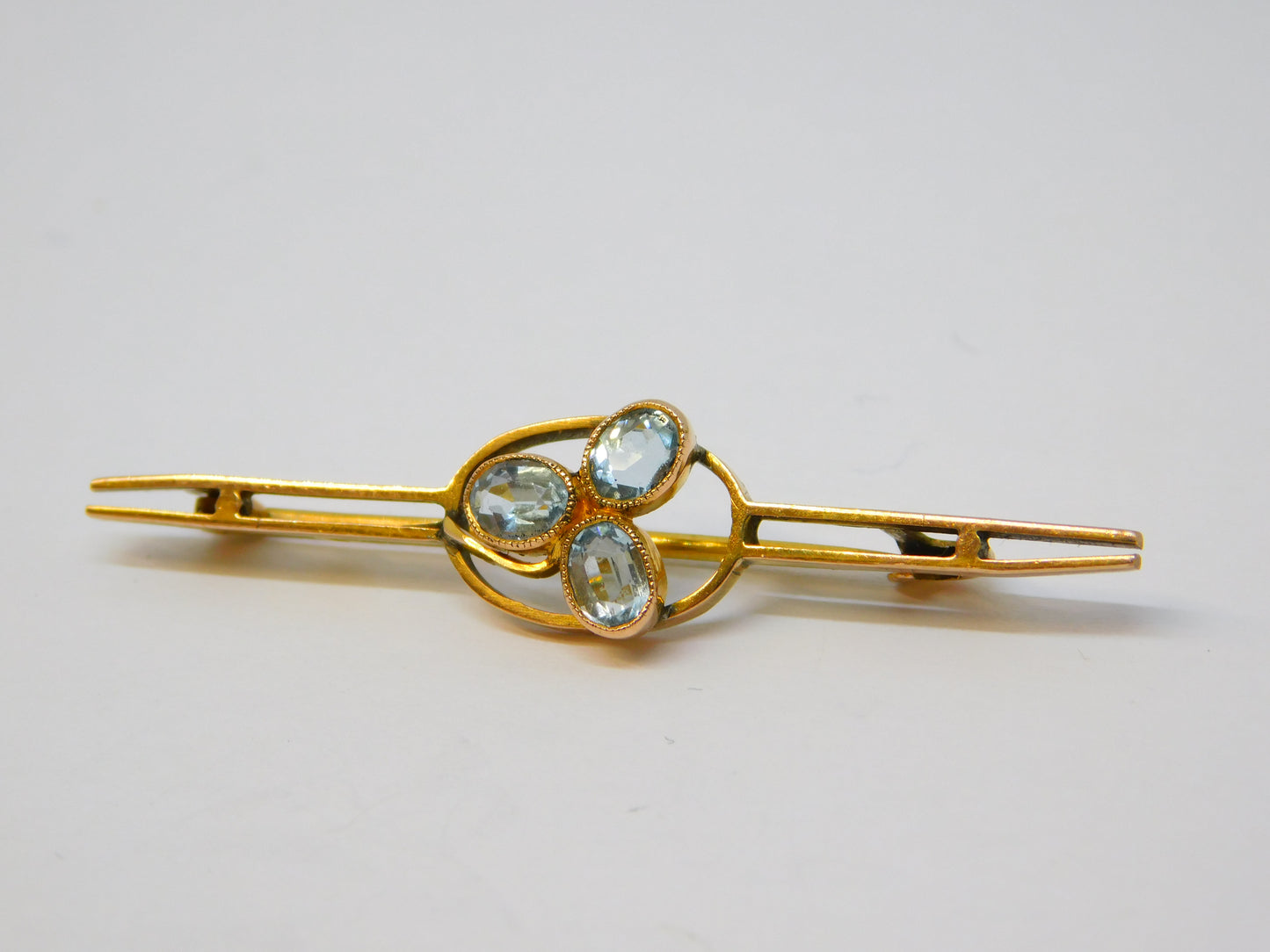 Victorian 15ct Yellow Gold & Aquamarine Floral Sweetheart Brooch Antique c1890