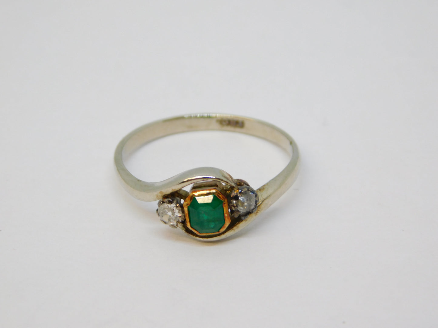 18ct Two-Tone Gold, 0.25ct Emerald & Diamond Crossover Ring Antique c1910