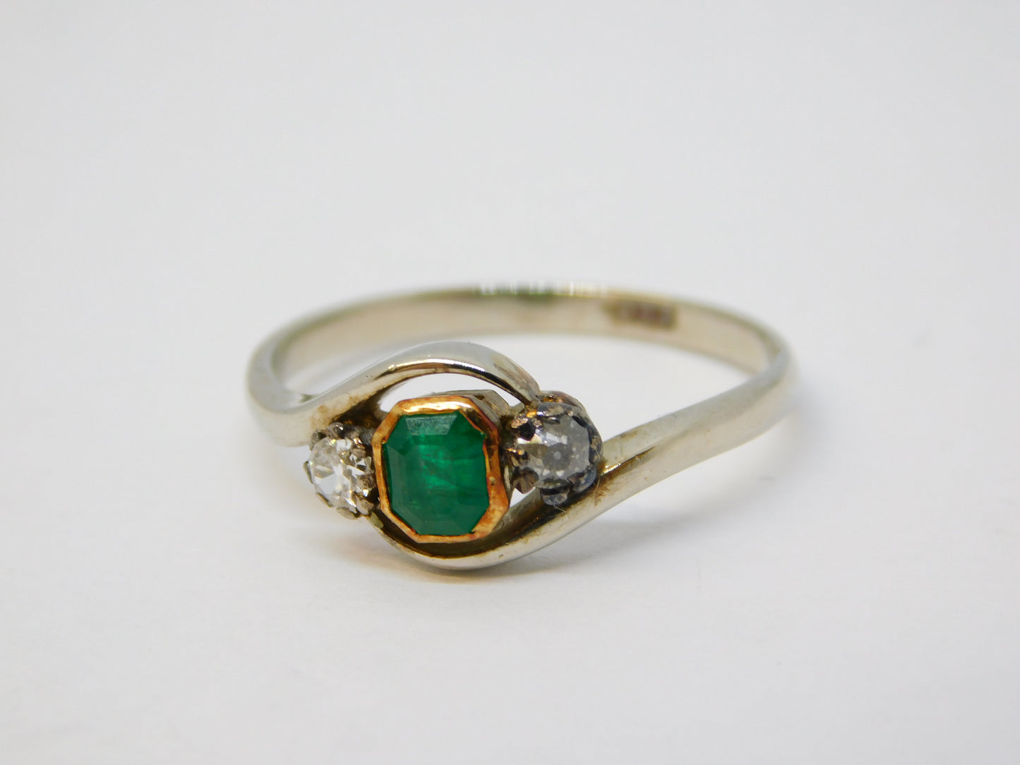 18ct Two-Tone Gold, 0.25ct Emerald & Diamond Crossover Ring Antique c1910