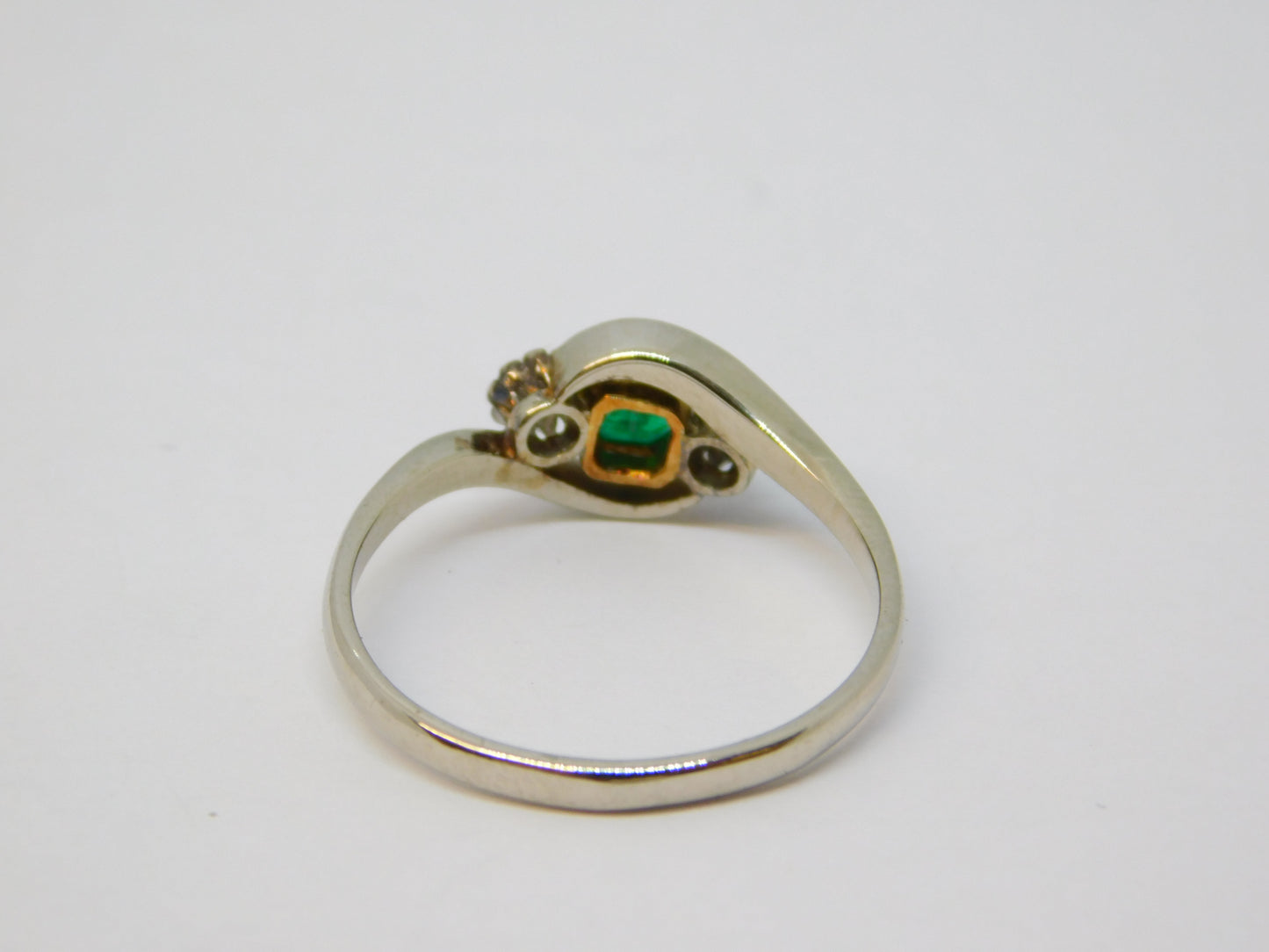 18ct Two-Tone Gold, 0.25ct Emerald & Diamond Crossover Ring Antique c1910