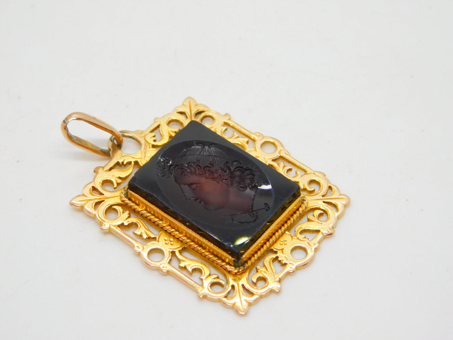 George IV 15ct Yellow Gold Carved Red Agate Cameo Pendant Antique c1830