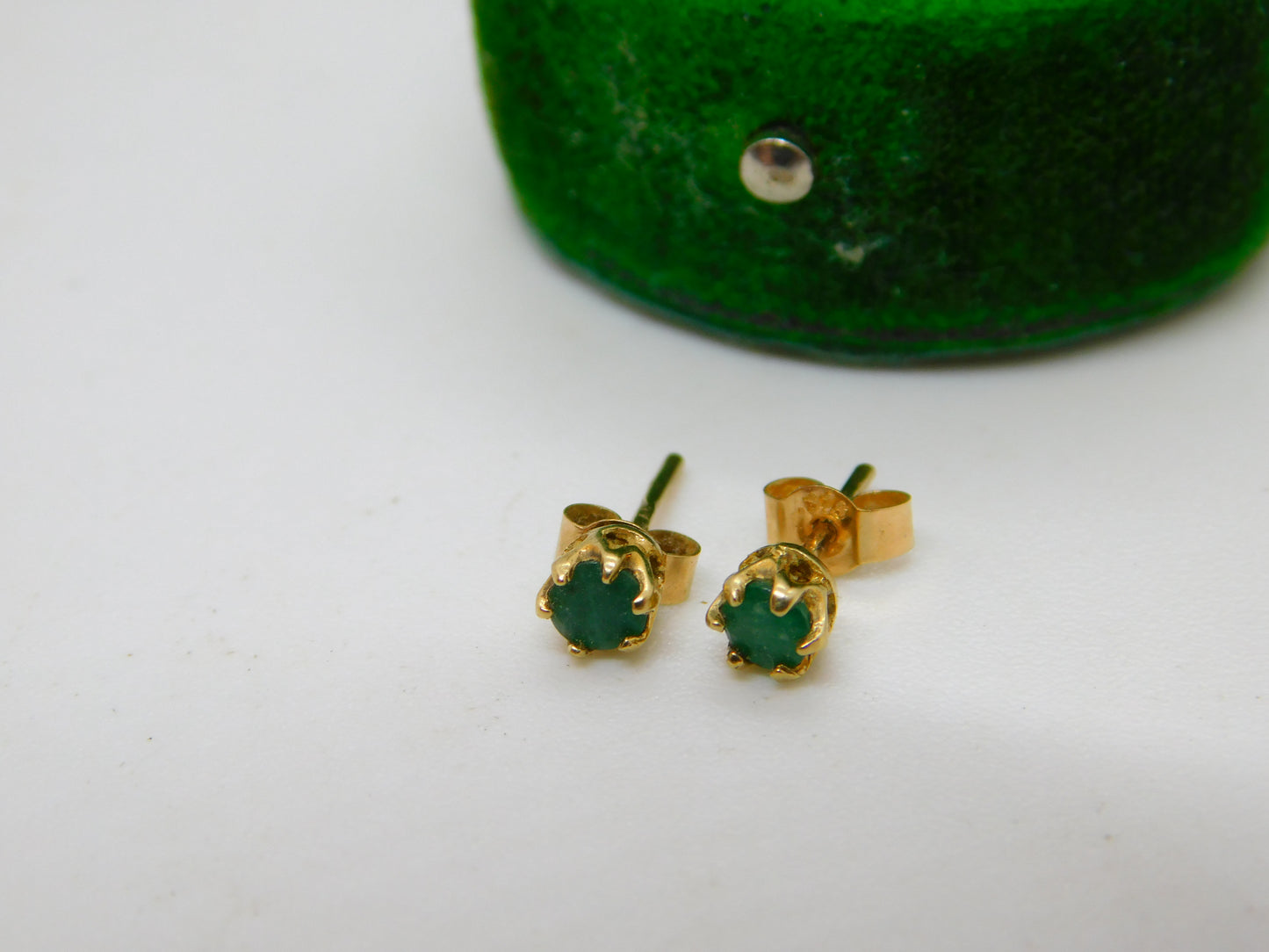 9ct Yellow Gold & Natural Emerald Set Stud Earrings Vintage c1970 Sheffield
