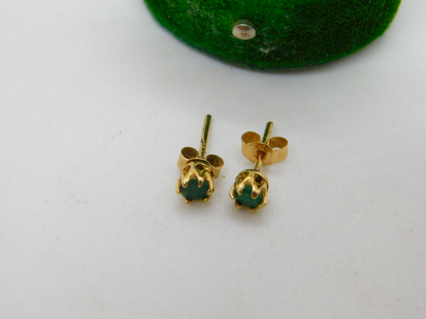 9ct Yellow Gold & Natural Emerald Set Stud Earrings Vintage c1970 Sheffield