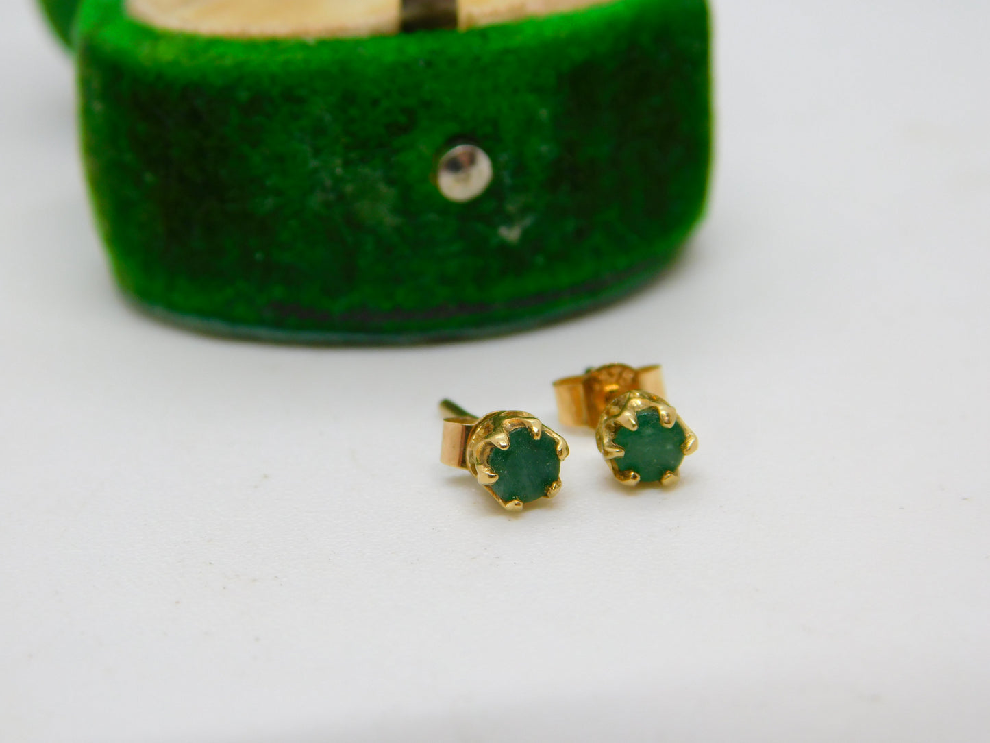 9ct Yellow Gold & Natural Emerald Set Stud Earrings Vintage c1970 Sheffield