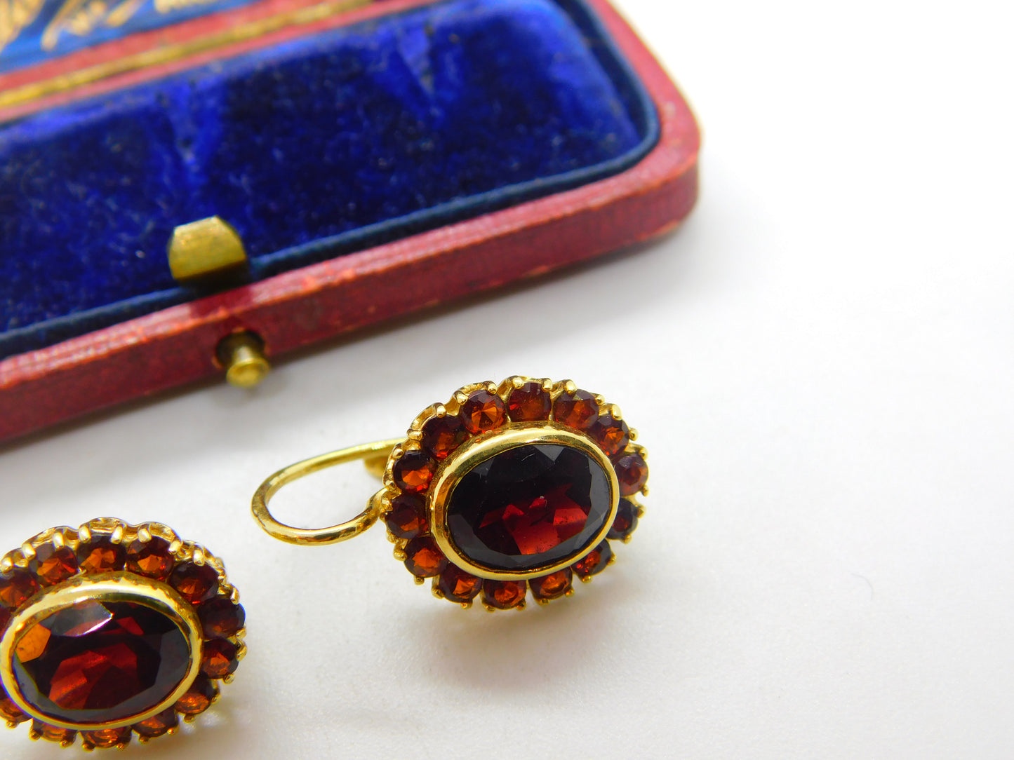 14ct Yellow Gold & Bohemian Garnet Set Floral Cluster Drop Earrings Vintage