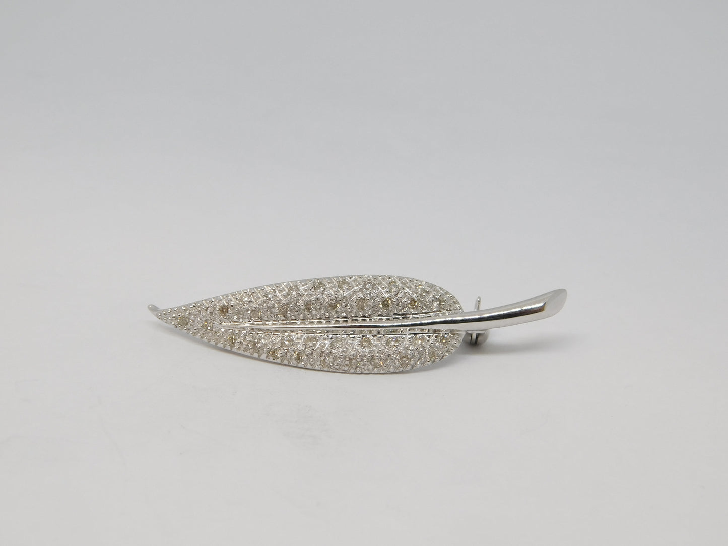 18ct White Gold & Diamond Set Feather Dress Brooch Vintage c1990 Sheffield