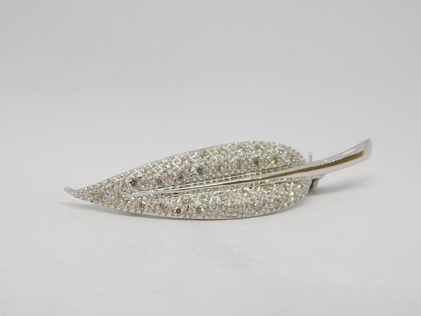 18ct White Gold & Diamond Set Feather Dress Brooch Vintage c1990 Sheffield
