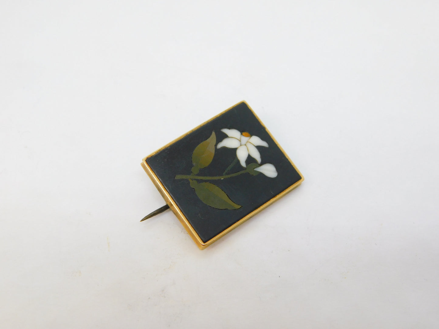 19th Century 15ct Gold Mounted Pietra Dura Lily Flower Brooch Antique c1880