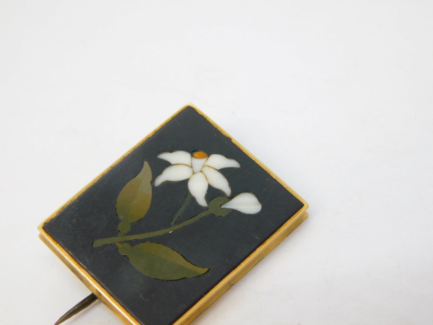 19th Century 15ct Gold Mounted Pietra Dura Lily Flower Brooch Antique c1880