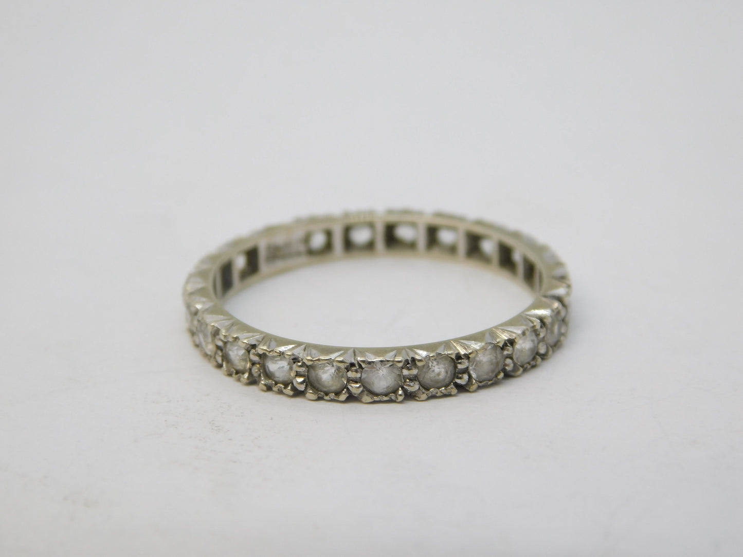 9ct White Gold & Spinel Set Eternity Ring Antique c1940 Art Deco Size R 1/2 UK