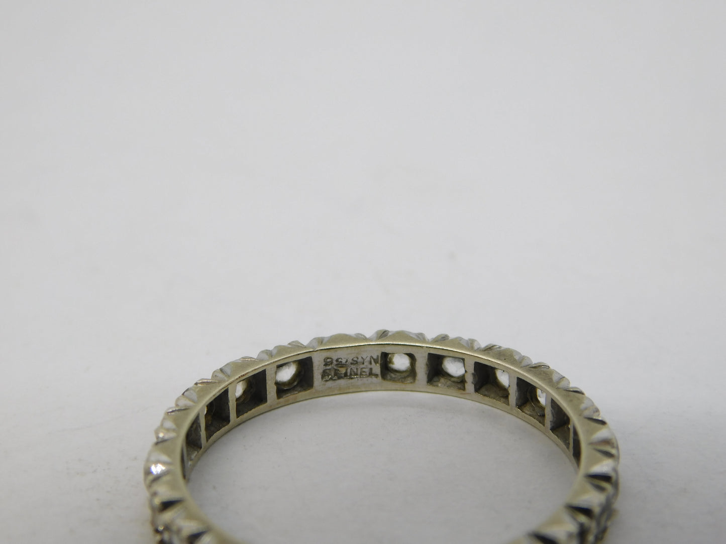 9ct White Gold & Spinel Set Eternity Ring Antique c1940 Art Deco Size R 1/2 UK