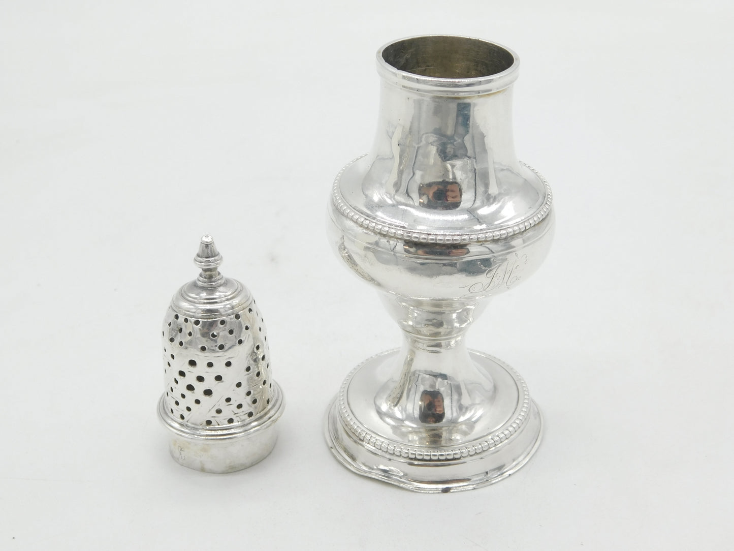 George III Sterling Silver Muffineer Sugar Caster Antique 1784 London