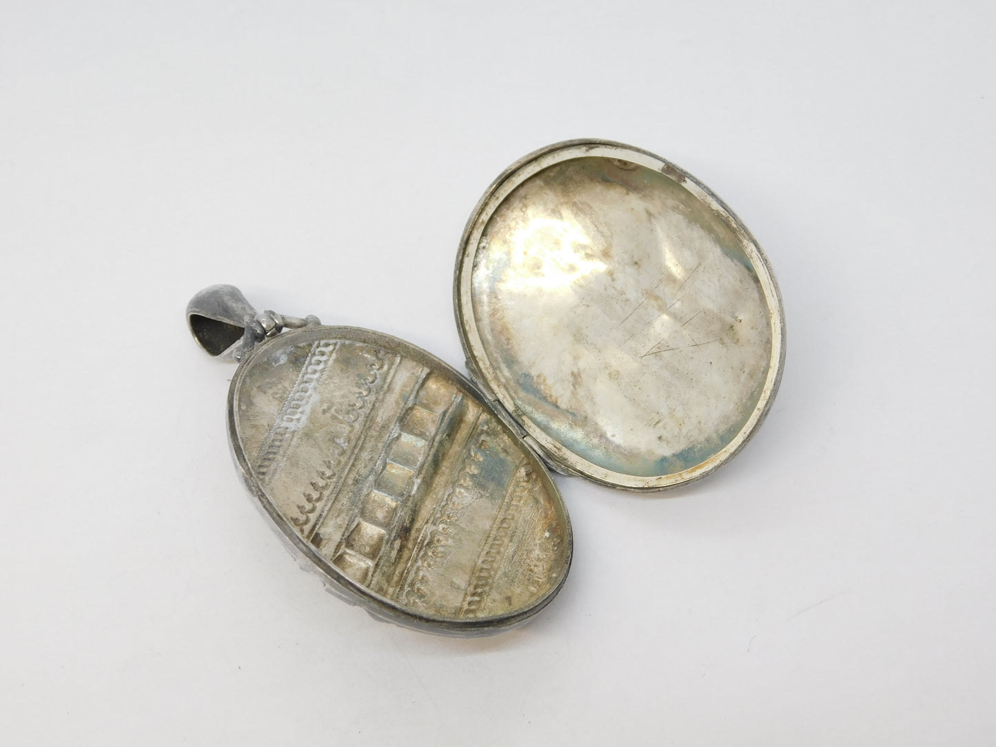 Victorian Sterling Silver Ivy Leaf Sweetheart Locket Pendant Antique c1860