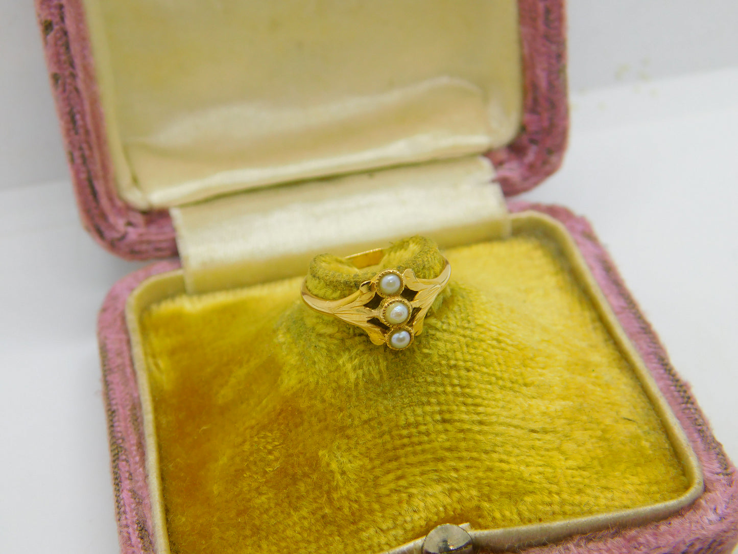 Victorian French 18ct Yellow Gold & Pearl Set Small Dress Ring Antique c1840