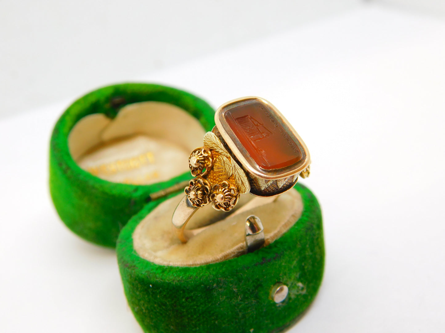 18th Century French Revolution Interest 18ct Yellow Gold Carnelian Rat in the Guillotine Intaglio Ring c1790