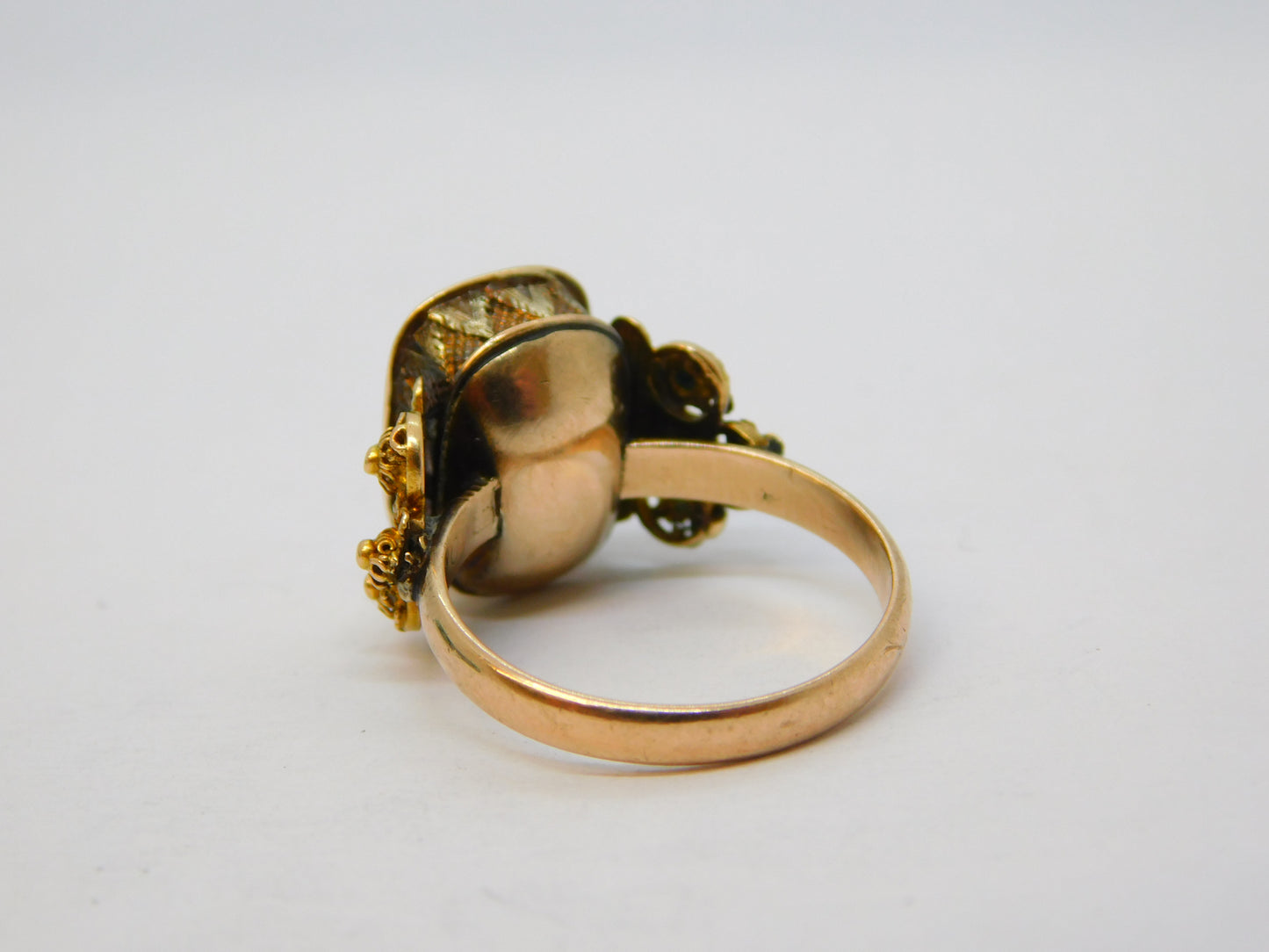 18th Century French Revolution Interest 18ct Yellow Gold Carnelian Rat in the Guillotine Intaglio Ring c1790
