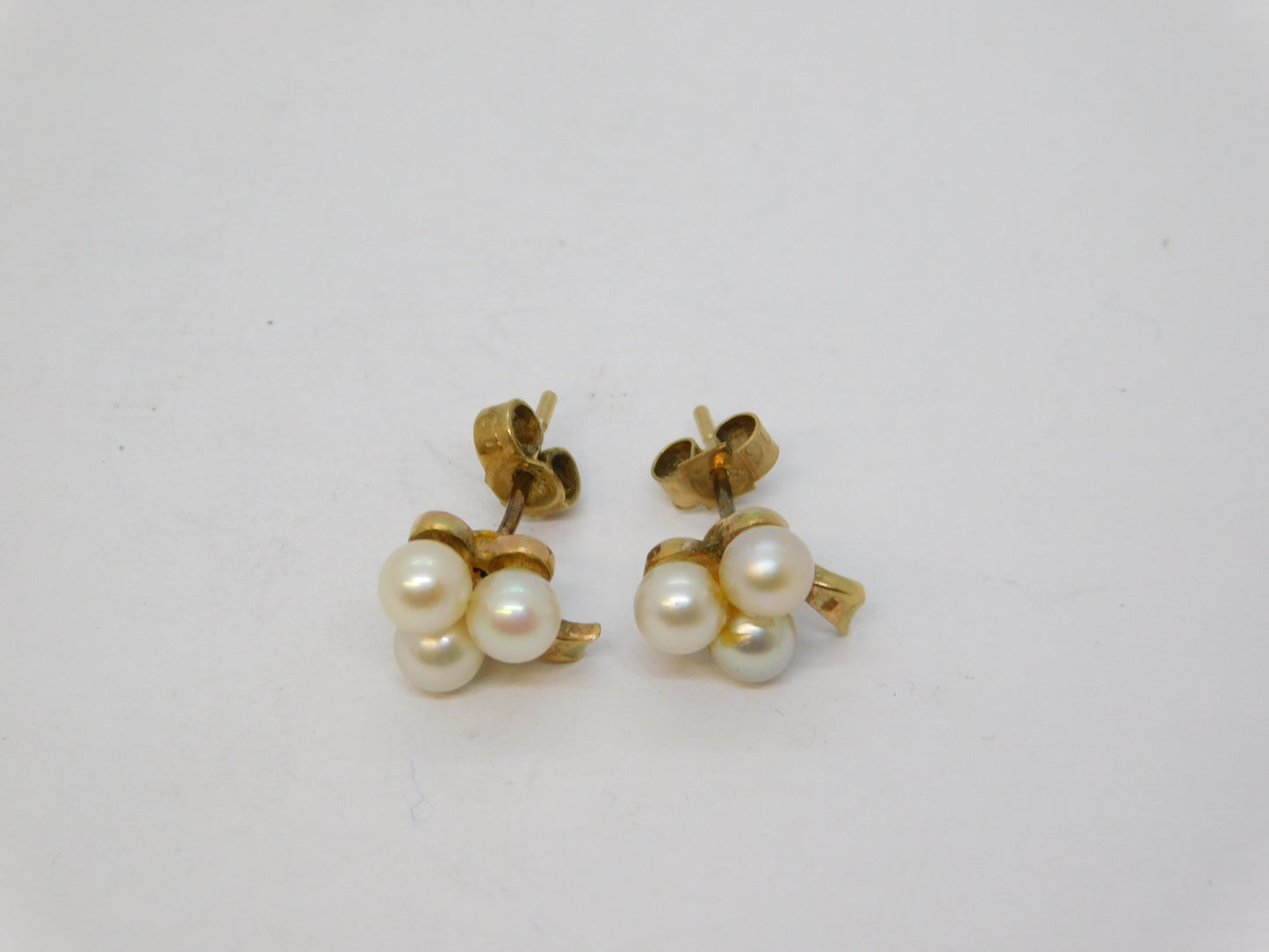 9ct Yellow Gold Cultured Pearl Shamrock Stud Earrings Vintage c1970
