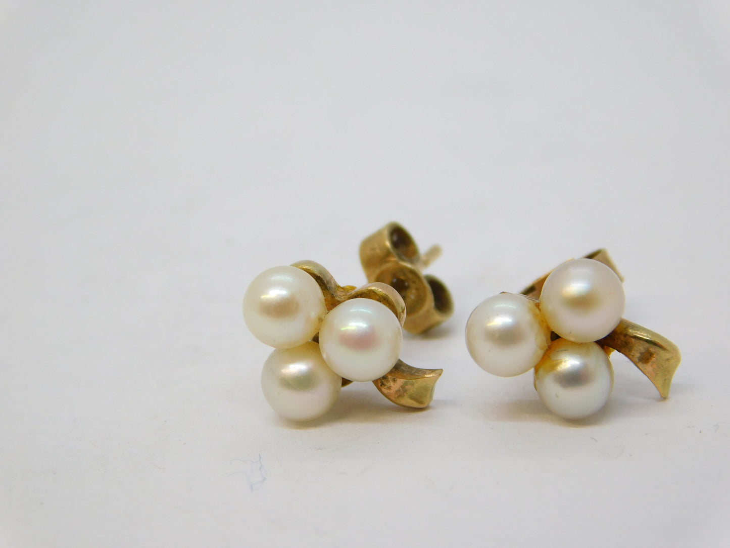 9ct Yellow Gold Cultured Pearl Shamrock Stud Earrings Vintage c1970