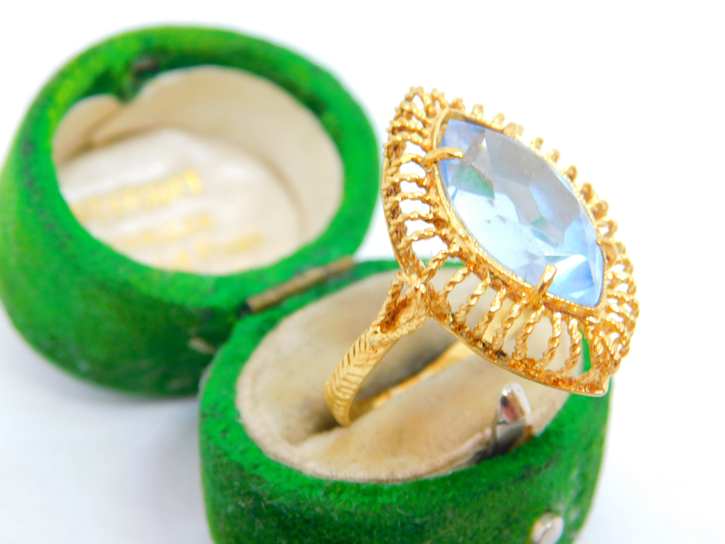 18ct Yellow Gold & Marquise Cut Blue Zircon Dress Ring Vintage c1970
