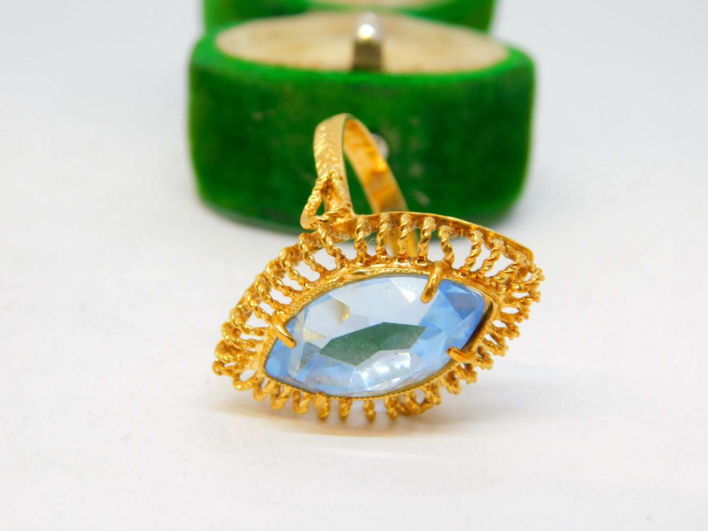 18ct Yellow Gold & Marquise Cut Blue Zircon Dress Ring Vintage c1970