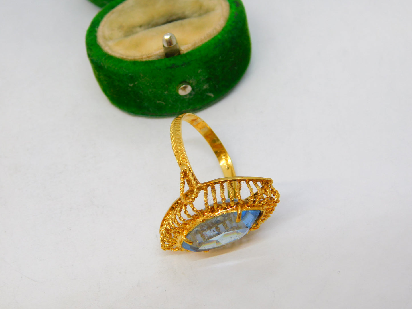 18ct Yellow Gold & Marquise Cut Blue Zircon Dress Ring Vintage c1970