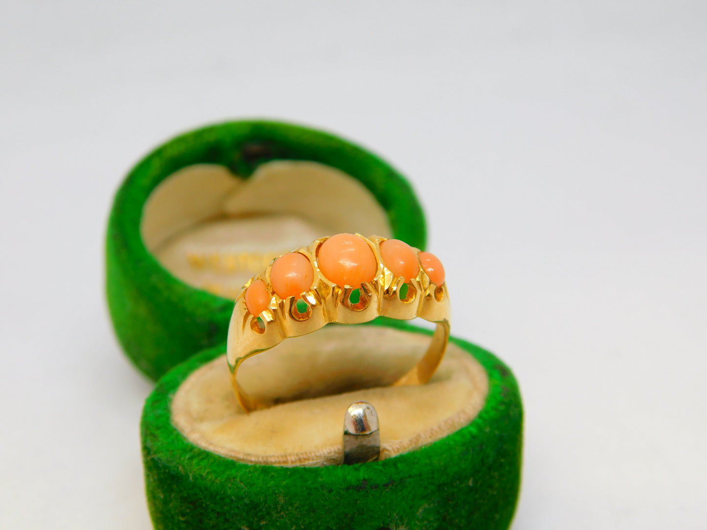 Victorian 18ct Yellow Gold Graduating Red Coral Dress Ring Antique 1898 Birmingham