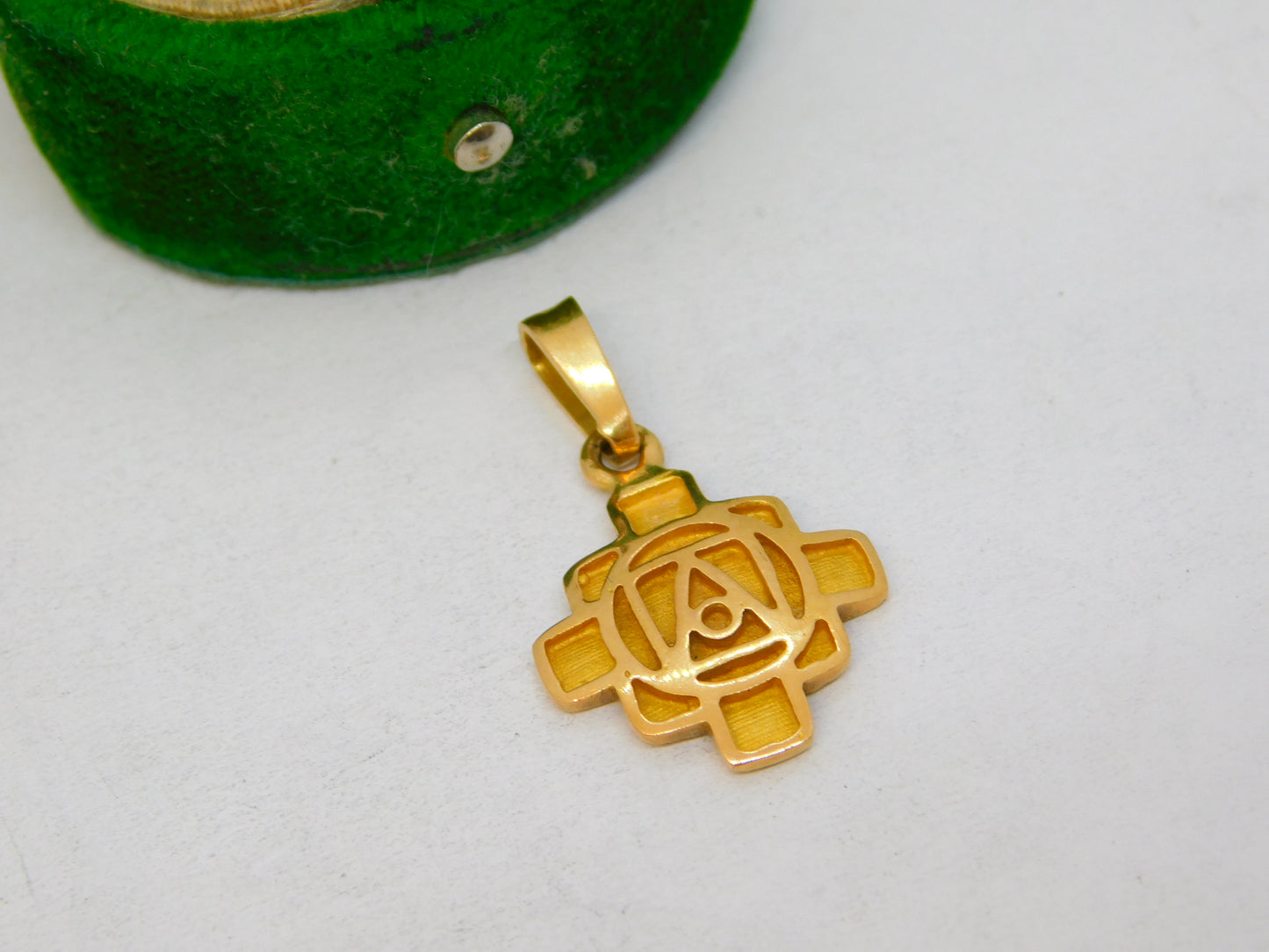 18ct Yellow Gold Rennie Mackintosh Style Nouveau Pendant Vintage c1970